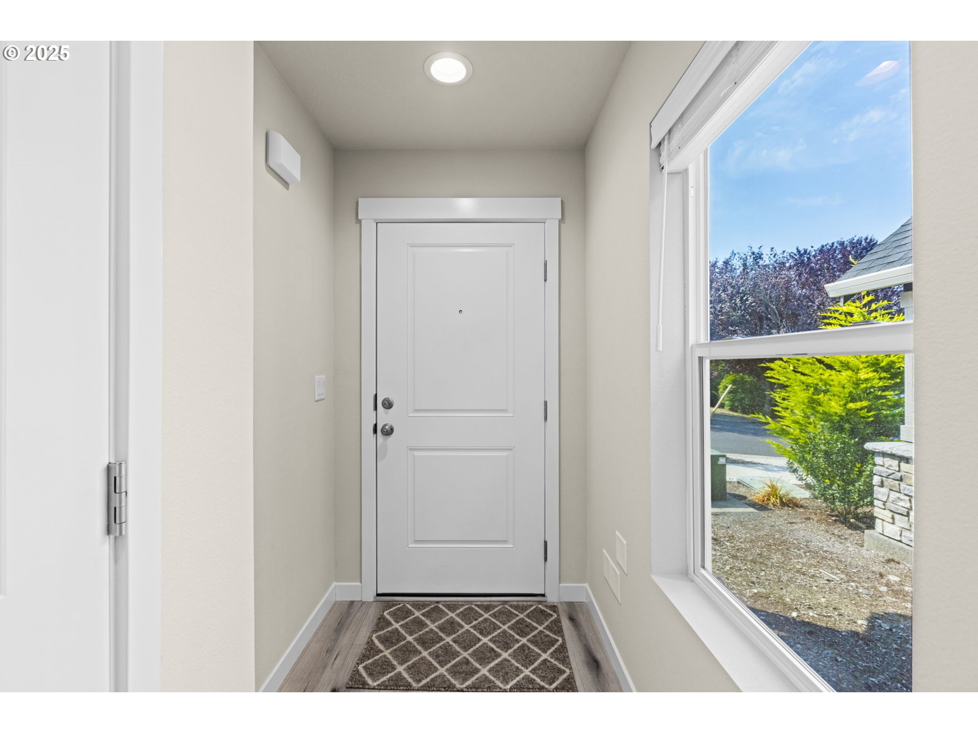 176 Southwest Hewitt Avenue Troutdale, OR 97060 - Photo 5 of 40