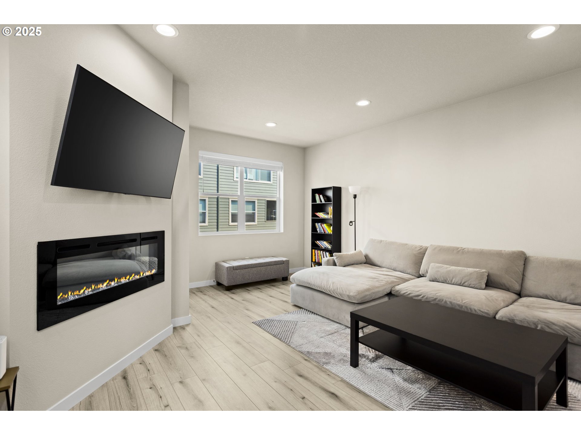 176 Southwest Hewitt Avenue Troutdale, OR 97060 - Photo 7 of 40