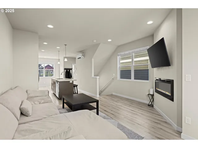 $405,000 | 176 Southwest Hewitt Avenue, Troutdale, OR 97060