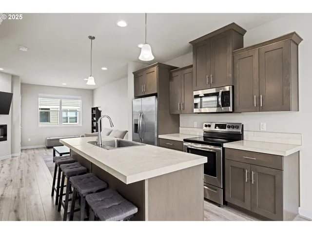 $405,000 | 176 Southwest Hewitt Avenue, Troutdale, OR 97060