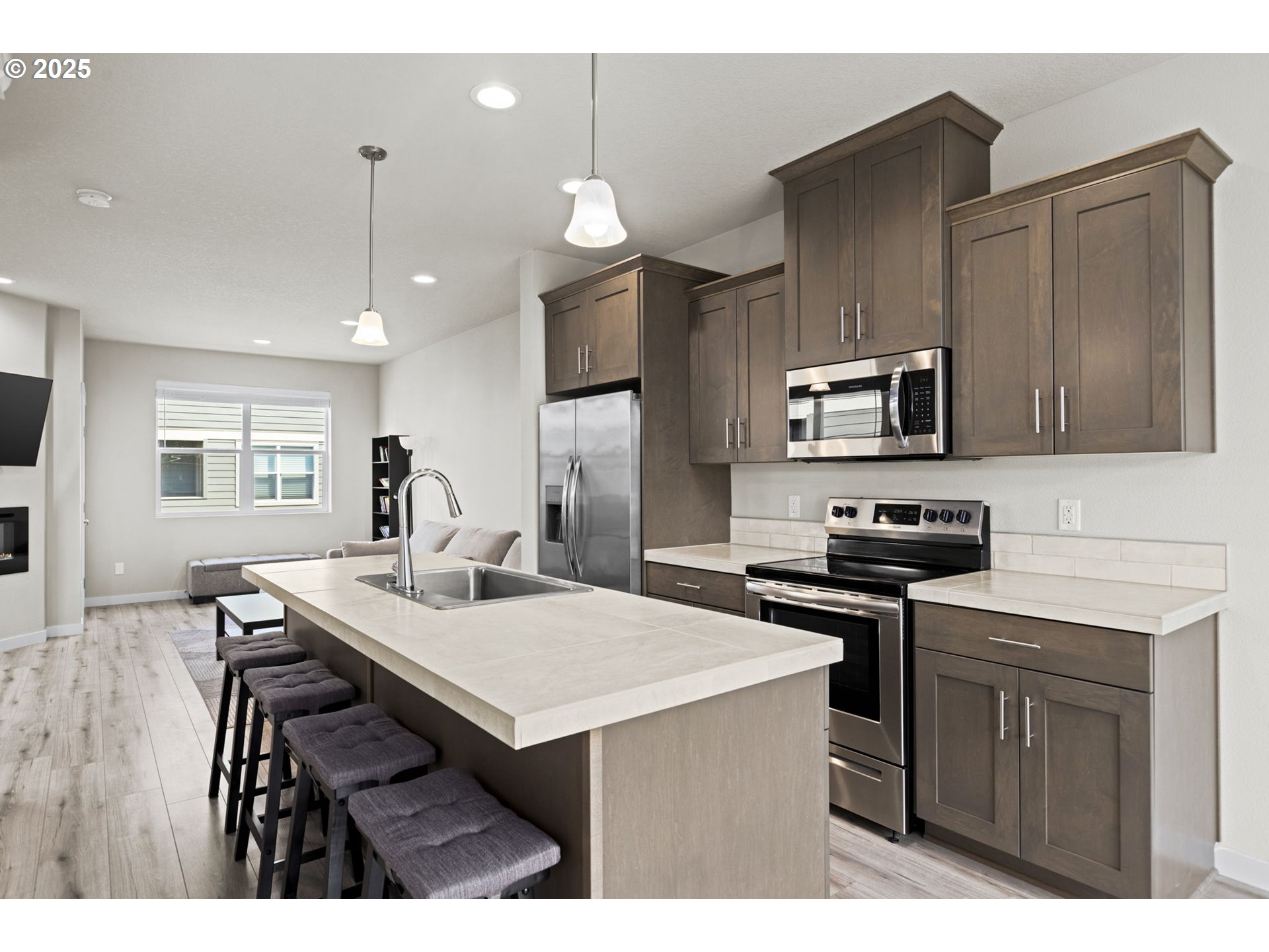 176 Southwest Hewitt Avenue Troutdale, OR 97060 - Photo 10 of 40