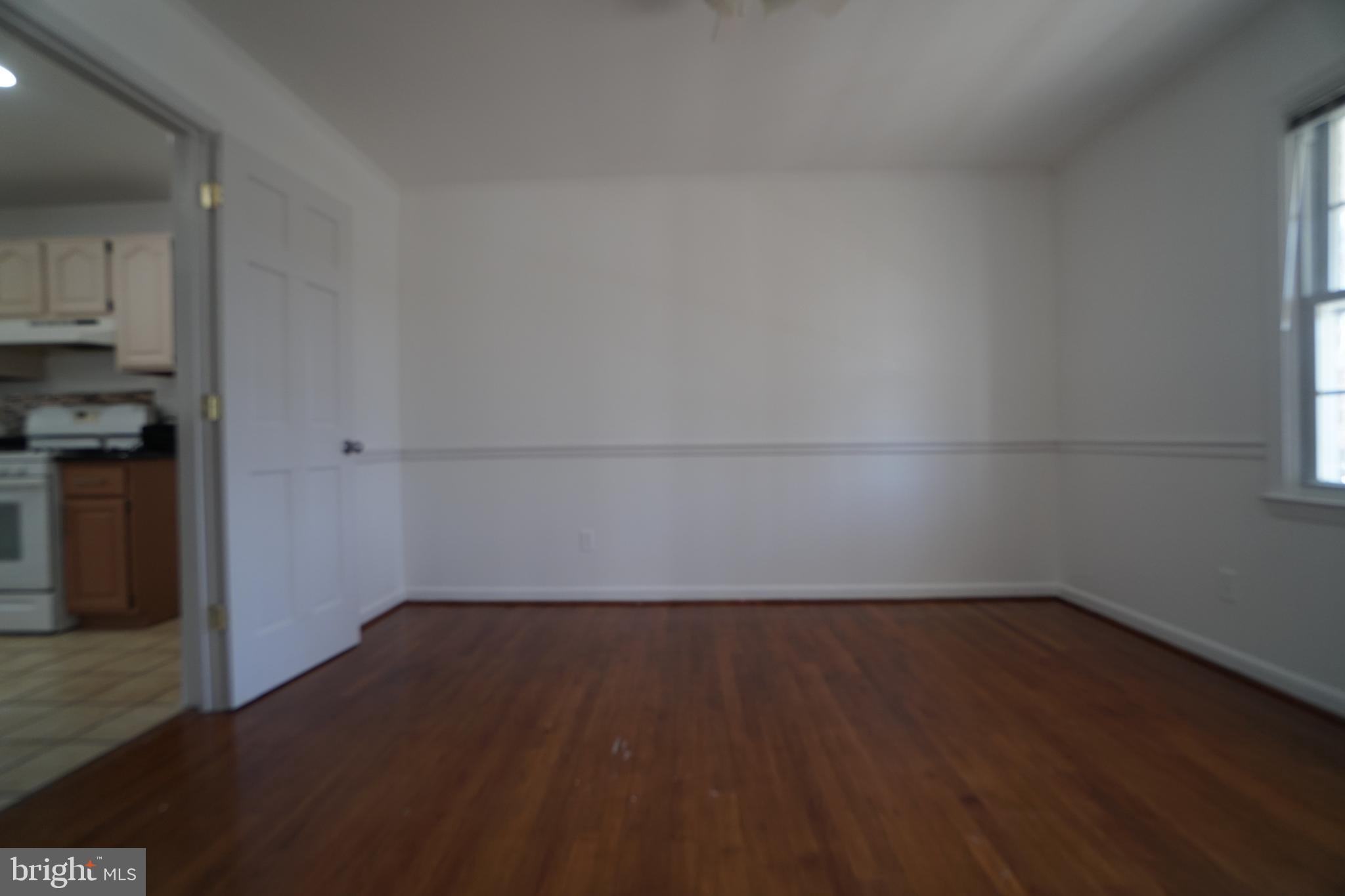 8602 Chapel View Road Ellicott City, MD 21043 - Photo 5 of 34