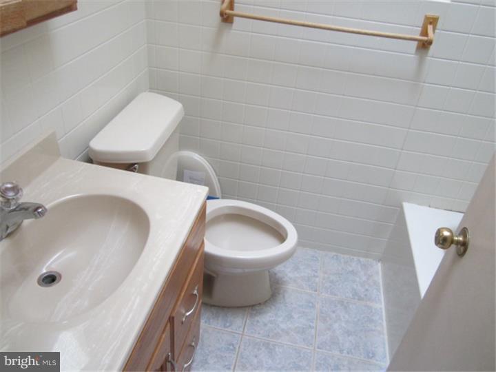 11832 Basile Road Philadelphia, PA 19154 - Photo 4 of 14