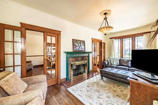 $439,900 | 650 Park Street, Elgin, IL 60120