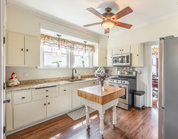 $439,900 | 650 Park Street, Elgin, IL 60120