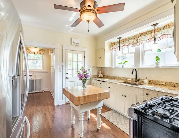 $439,900 | 650 Park Street, Elgin, IL 60120