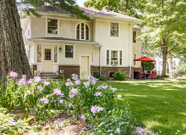 $439,900 | 650 Park Street, Elgin, IL 60120