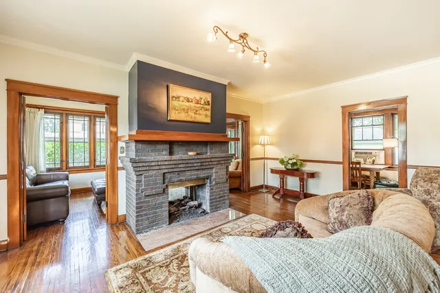 $439,900 | 650 Park Street, Elgin, IL 60120