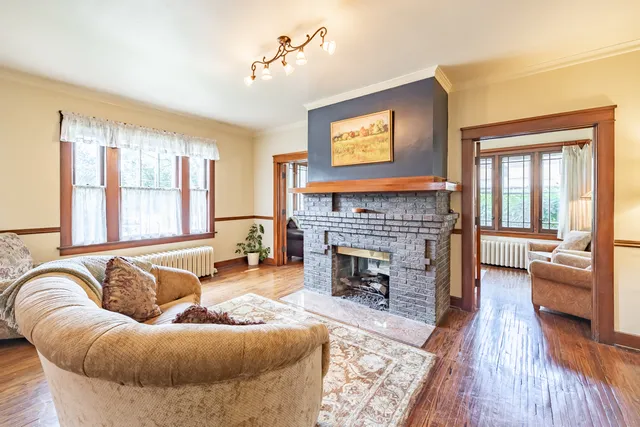 $439,900 | 650 Park Street, Elgin, IL 60120