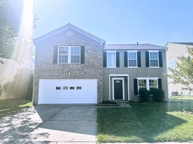 $324,900 | 2967 Hearthside Drive, Greenwood, IN 46143