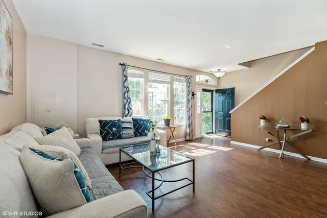 $1,950 | 1808 Powers Road, Unit 1808, Woodstock, IL 60098