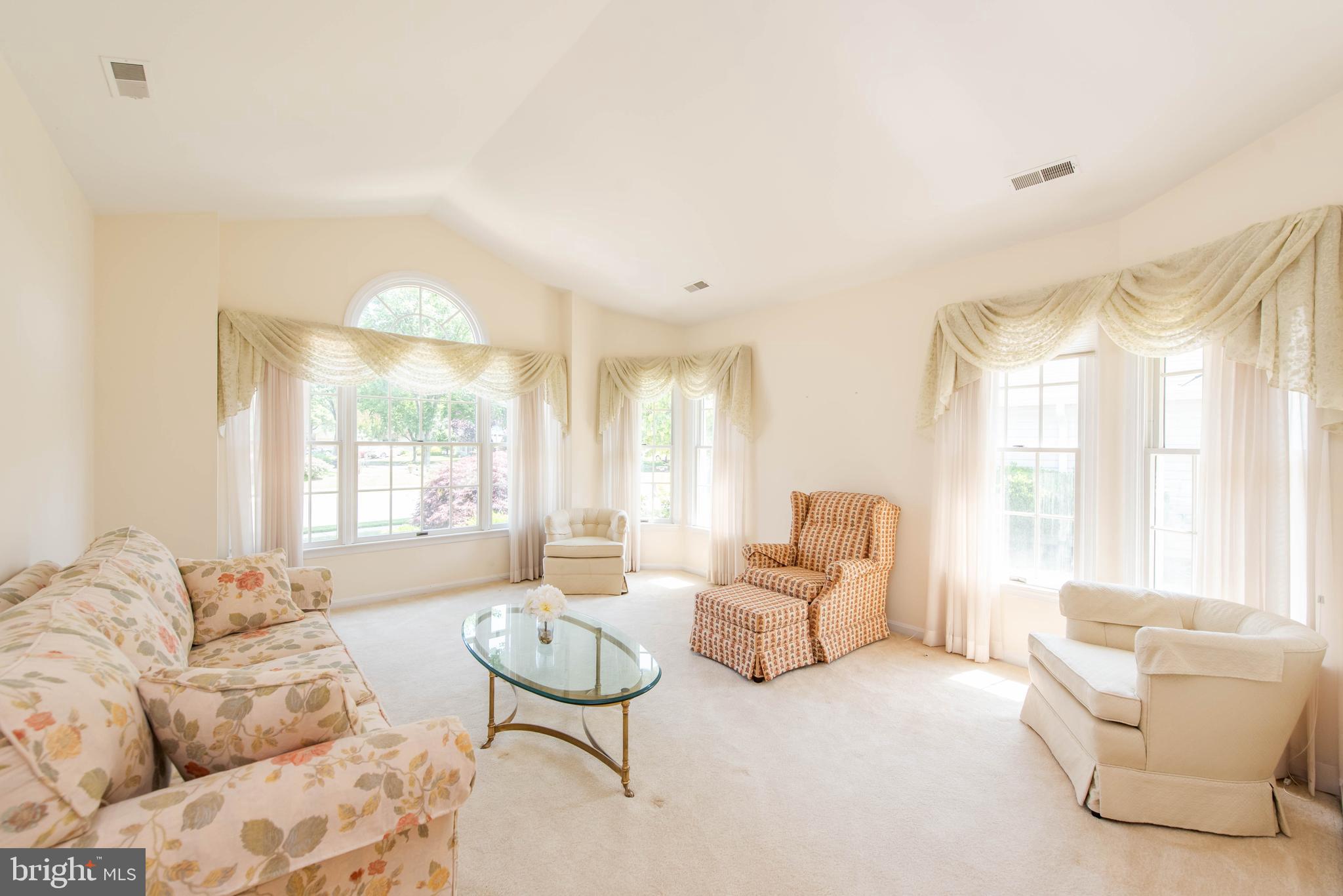 785 Eastern Point Road Annapolis, MD 21401 - Photo 5 of 67 Living Room