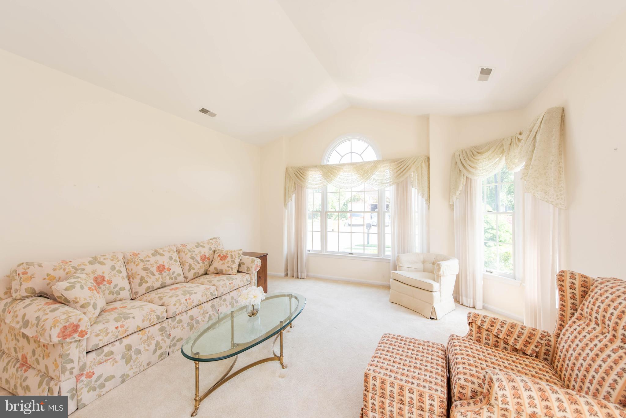 785 Eastern Point Road Annapolis, MD 21401 - Photo 8 of 67 Living Room