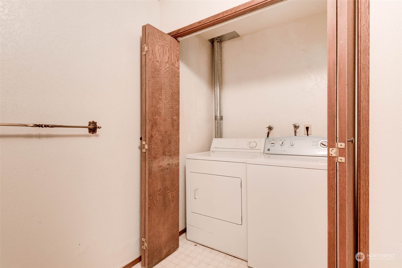 20821 30th Drive Southeast Bothell, WA 98021 - Photo 24 of 27 a utility room with dryer and washer