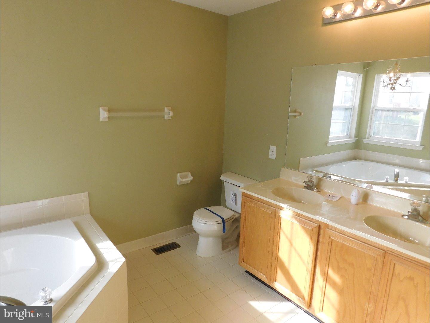 7 Log Cabin Road Sicklerville, NJ 08081 - Photo 13 of 25 Master Bathroom