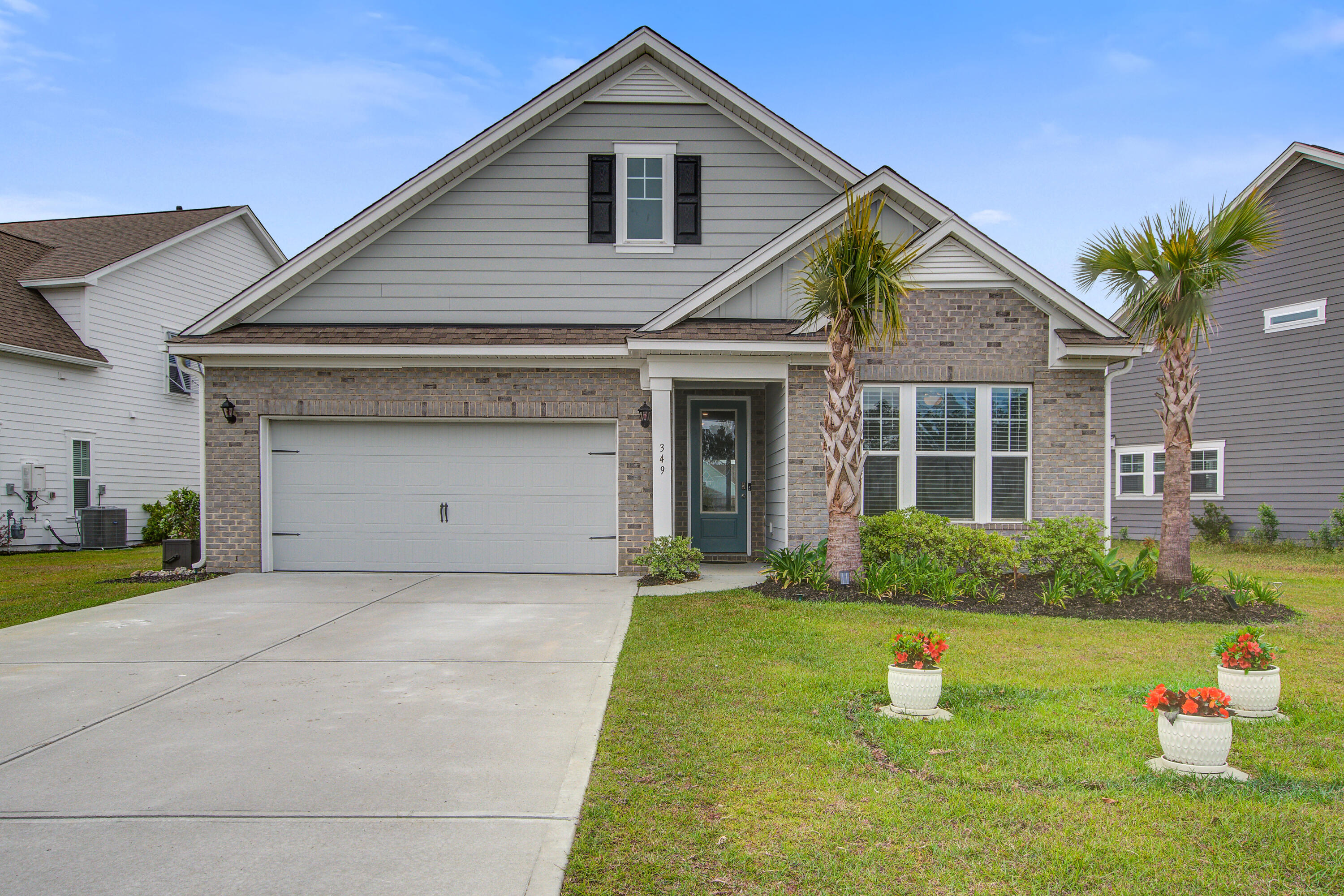 349 Long Pier Street Summerville, SC 29486 - Photo 5 of 42 Front Yard