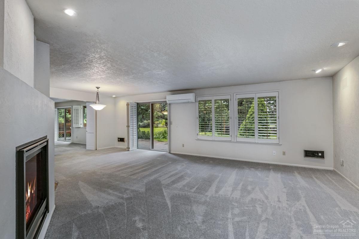 20360 Strawline Road Bend, OR 97702 - Photo 4 of 25 Additional Photo