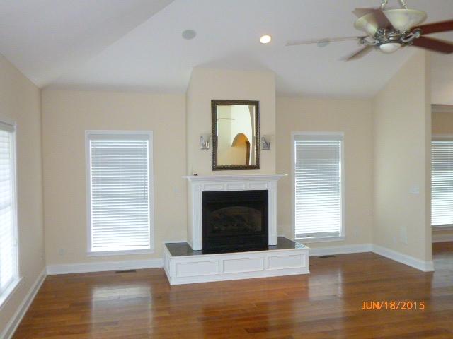 119 Liberty Court Oak Ridge, TN 37830 - Photo 8 of 29 119 Liberty Court_LivingRoom2