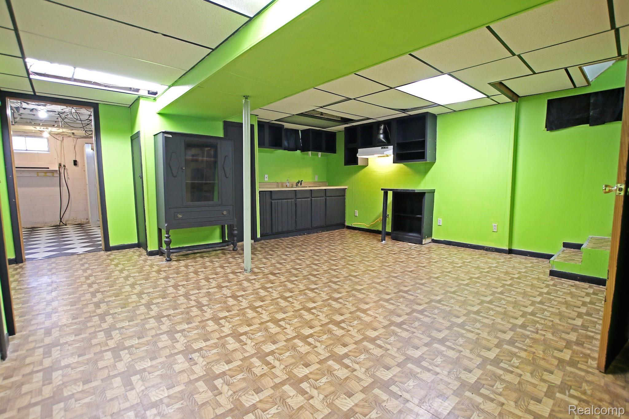 5485 West Carpenter Road Flint, MI 48504 - Photo 35 of 60 35) Lower Level Living Room.jpg