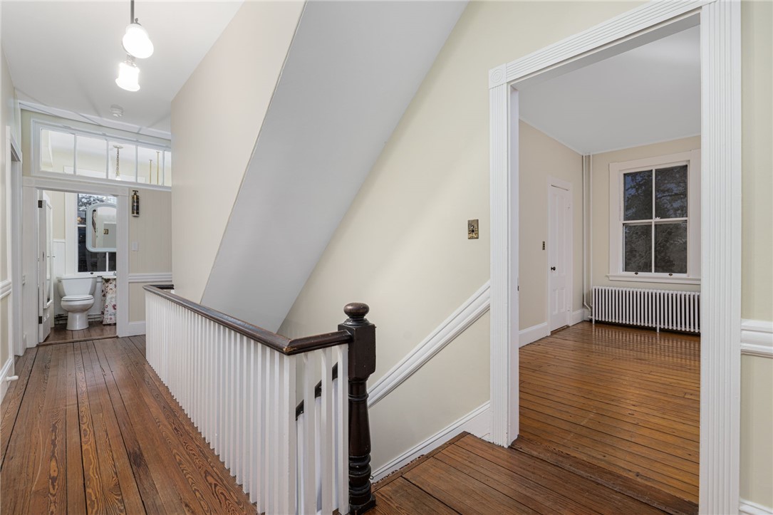 39 Walcott Avenue Jamestown, RI 02835 - Photo 22 of 46 Second level landing.