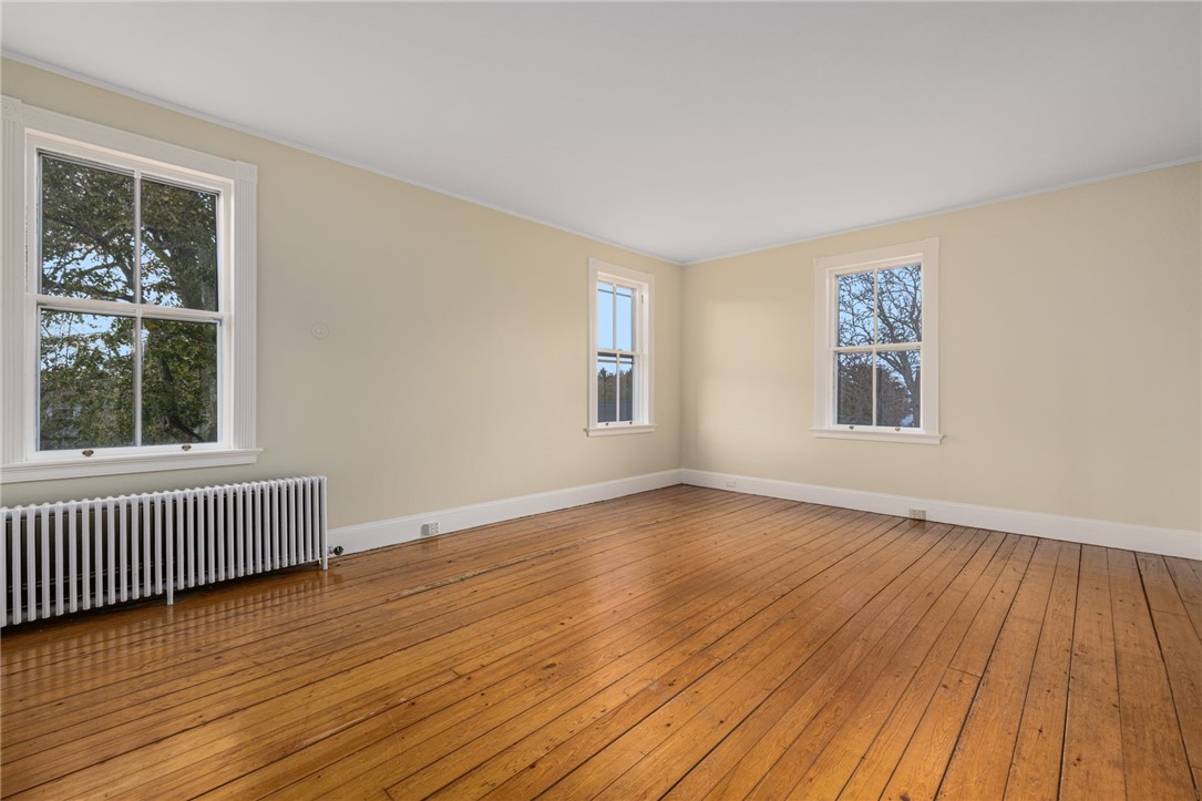 39 Walcott Avenue Jamestown, RI 02835 - Photo 23 of 46 The northeast bedroom is 13'10" x 19'8", facing east.