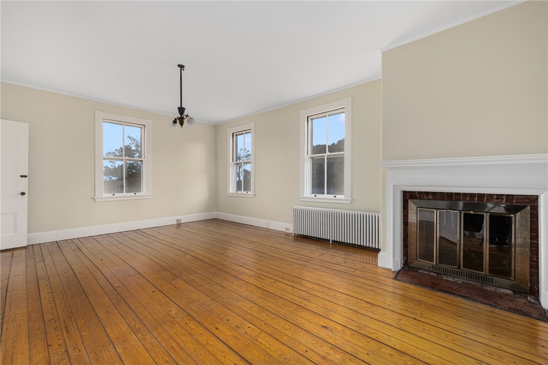 39 Walcott Avenue Jamestown, RI 02835 - Photo 25 of 46 The southeast bedroom is the largest at 14'8" x 20'8".
