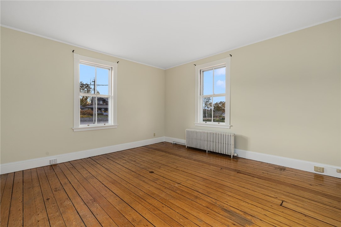 39 Walcott Avenue Jamestown, RI 02835 - Photo 30 of 46 The northwest bedroom is 13'10" x 14'11".