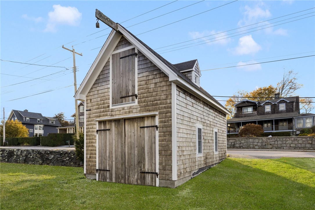 39 Walcott Avenue Jamestown, RI 02835 - Photo 32 of 46 Let's look inside!
