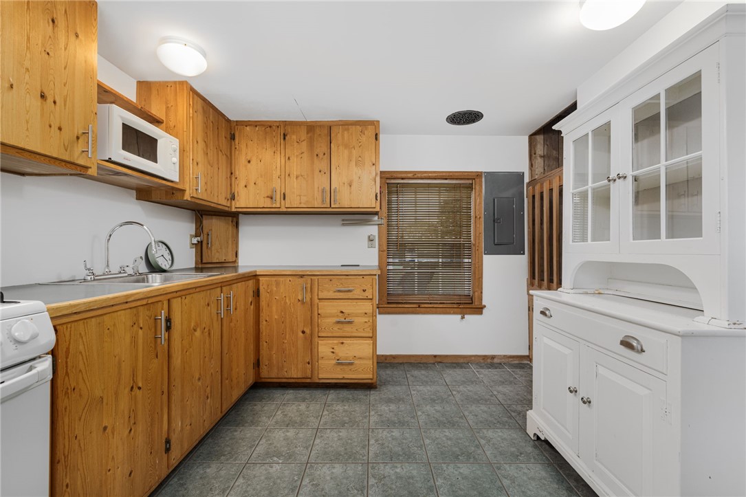 39 Walcott Avenue Jamestown, RI 02835 - Photo 41 of 46 Full kitchen on main level has a new refrigerator. This space is 11' x 9'3".