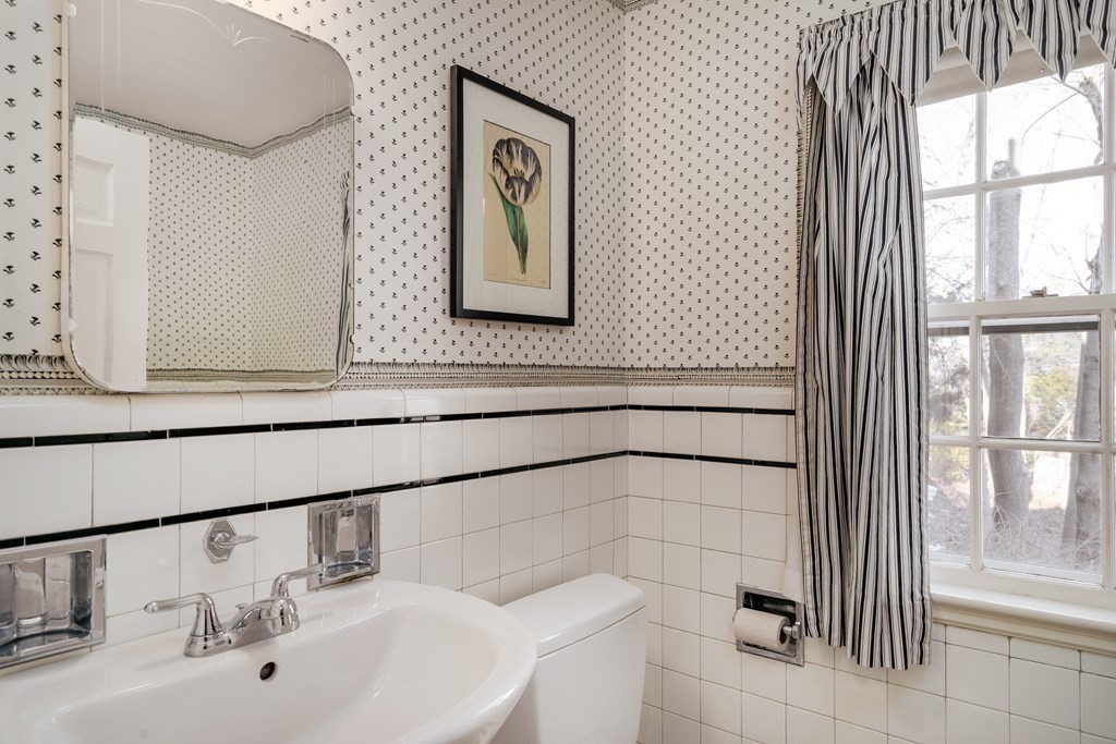 7 Monadnock Road Arlington, MA 02476 - Photo 9 of 41 Gallery Image 9