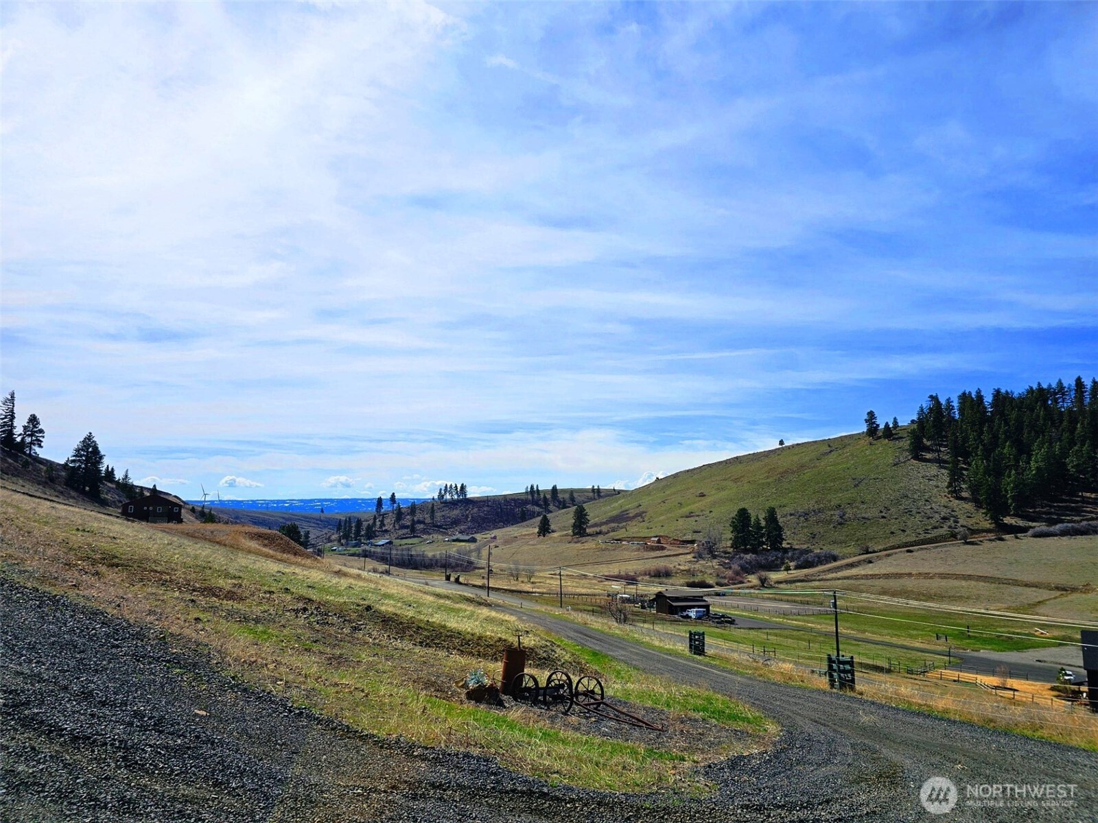 2080 Bettas Road Cle Elum, WA 98922 - Photo 25 of 31 a view of a field with an ocean view