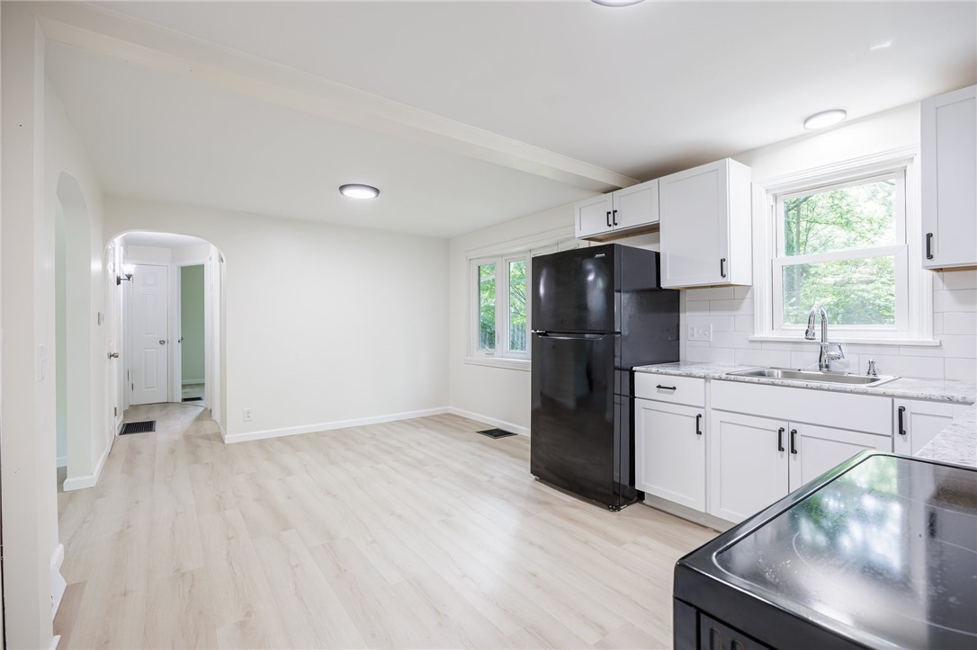 139 Crescent Road Perinton, NY 14450 - Photo 12 of 41