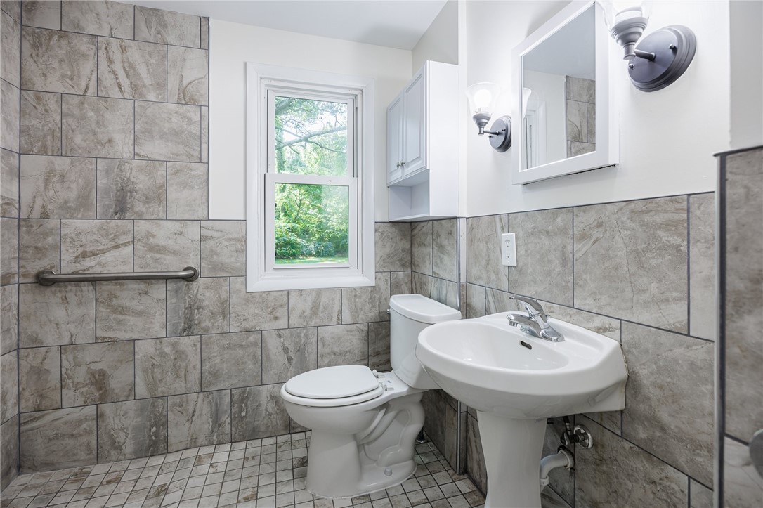 139 Crescent Road Perinton, NY 14450 - Photo 18 of 41