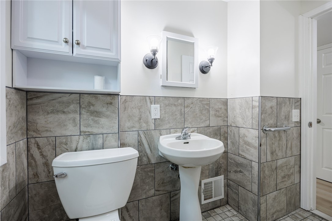 139 Crescent Road Perinton, NY 14450 - Photo 19 of 41