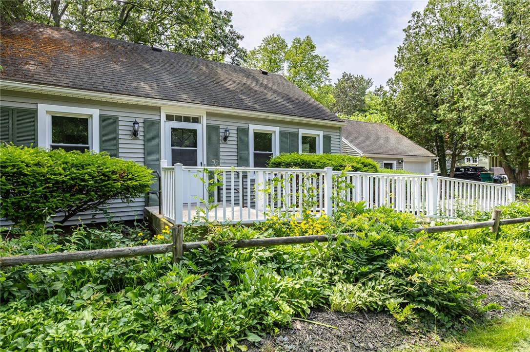 139 Crescent Road Perinton, NY 14450 - Photo 4 of 41