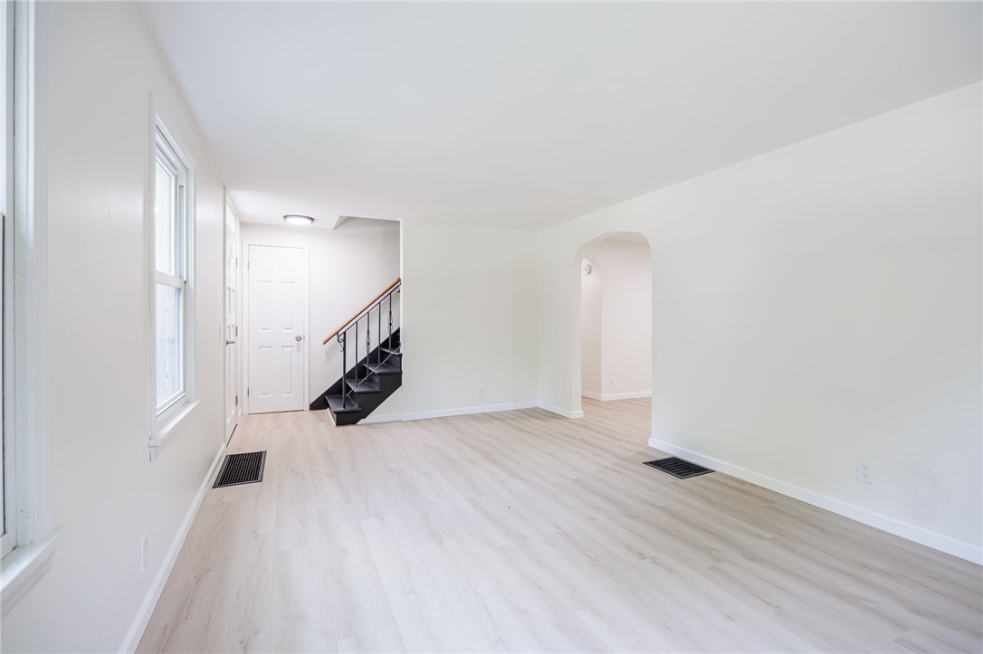 139 Crescent Road Perinton, NY 14450 - Photo 7 of 41