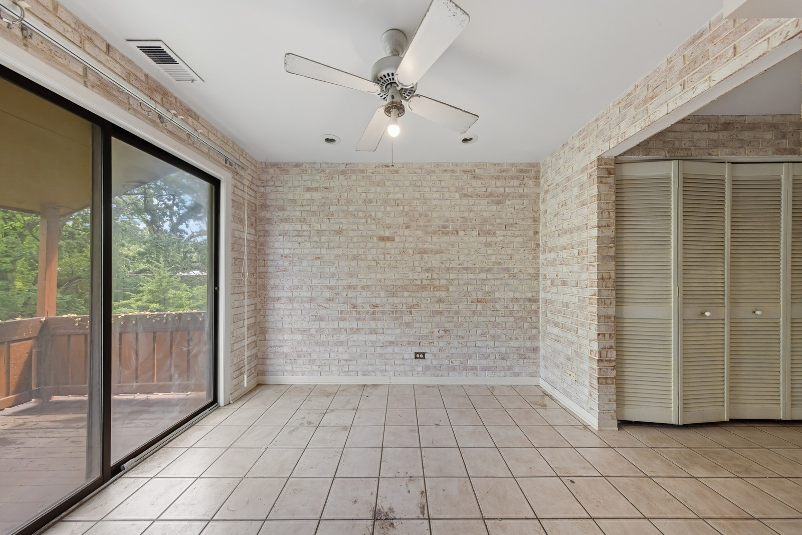 1-s055 Spring Road, Unit 2B Oak Brook, IL 60181 - Photo 5 of 13 Gallery Image 5