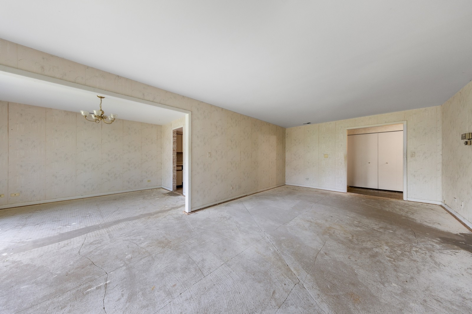 1-s055 Spring Road, Unit 2B Oak Brook, IL 60181 - Photo 7 of 13 Gallery Image 7