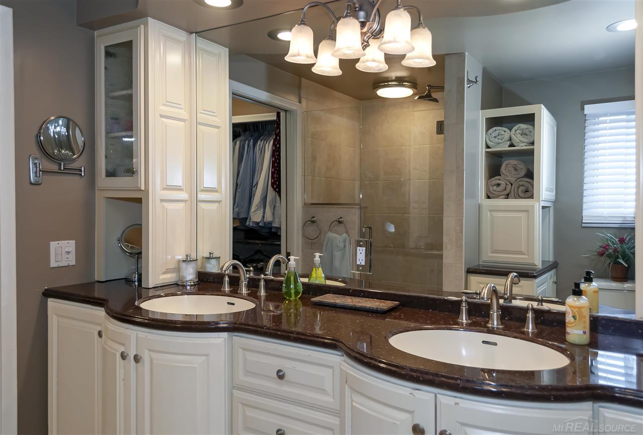 692 Canterbury Road Grosse Pointe Woods, MI 48236 - Photo 38 of 65