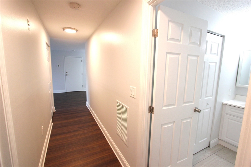 2008 Franklin Crossing Road, Unit 2008 Franklin, MA 02038 - Photo 15 of 35