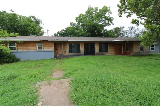 $1,299 | 17 MacArthur Drive, Unit A, Denison, TX 75020