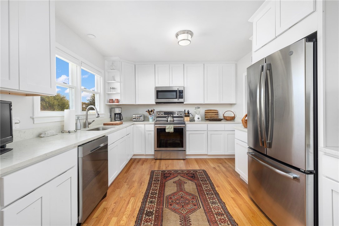 6 Cliff Terrace Newport, RI 02840 - Photo 10 of 37 Kitchen
