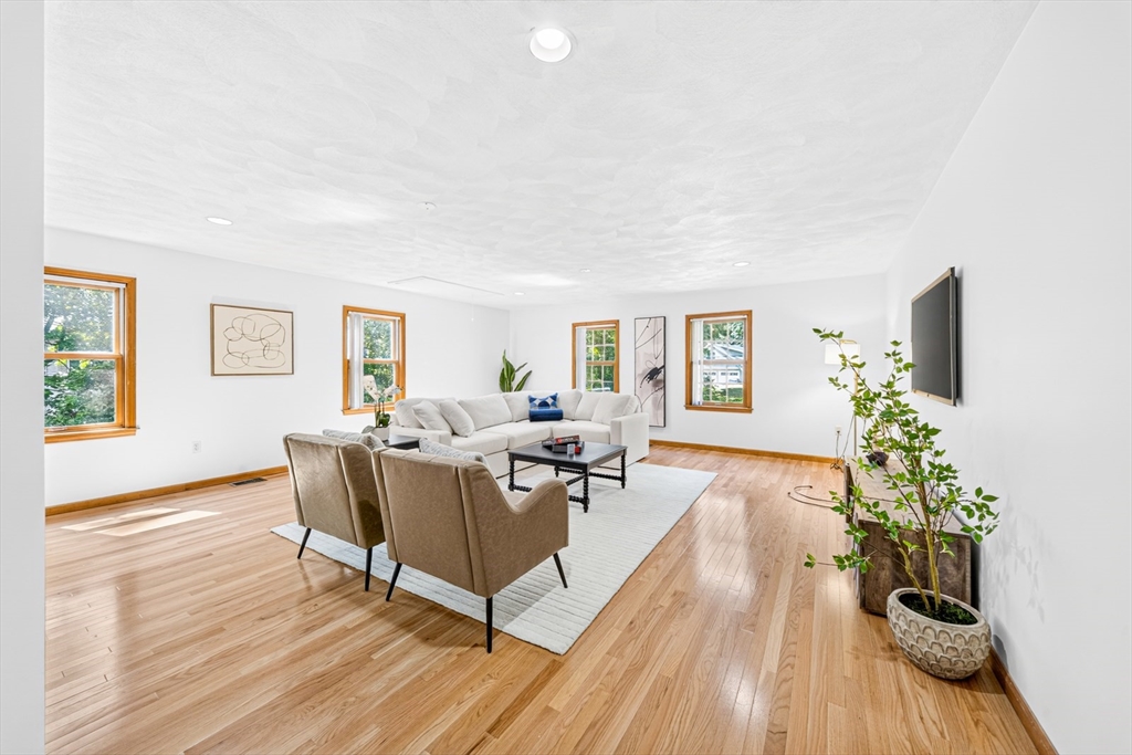 35 Brentwood Road Woburn, MA 01801 - Photo 16 of 42
