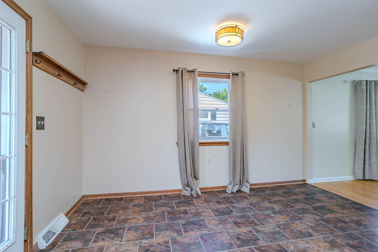 1111 Marquardt Road Wausau, WI 54403 - Photo 25 of 62 Sweet dining nook