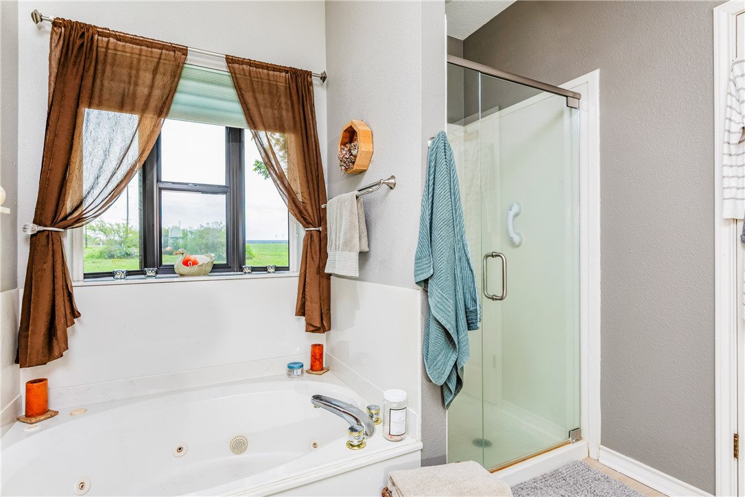 345 Trail Ridge Drive Sandia, TX 78383 - Photo 29 of 40 a bathroom with a bathtub and a window