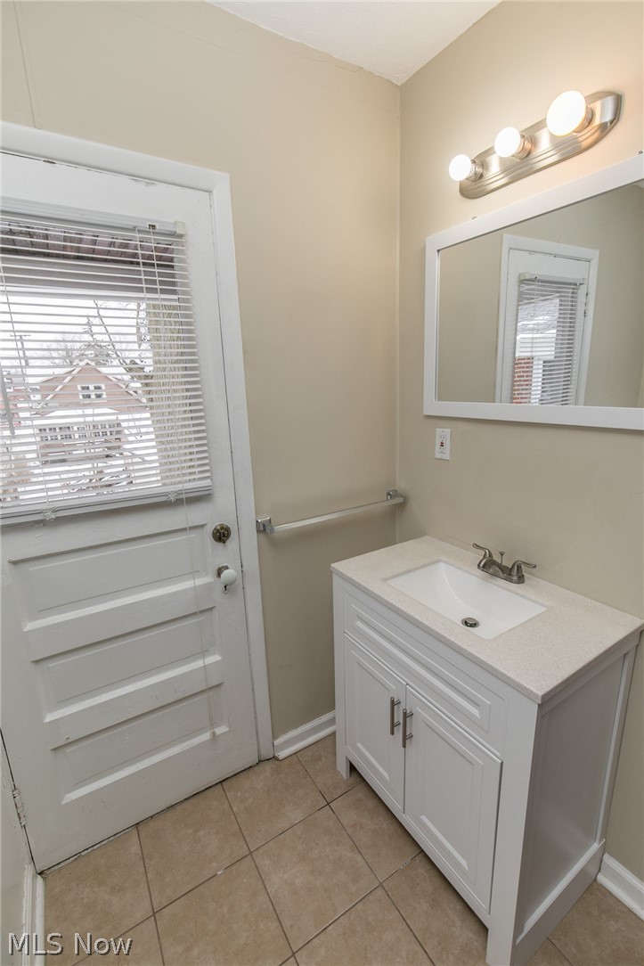 13562 Cedar Road Cleveland, OH 44118 - Photo 25 of 30