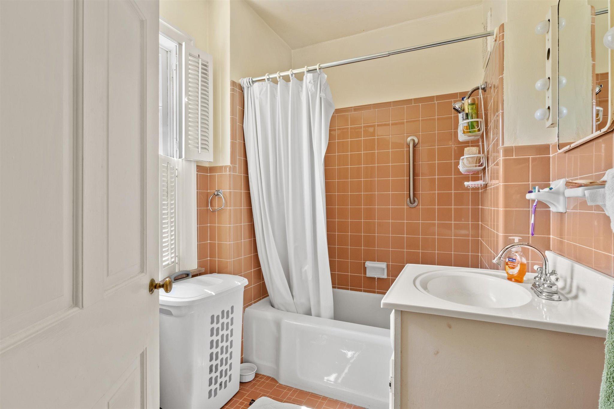 472 Hart Road Lexington, KY 40502 - Photo 21 of 28 23-Bathroom