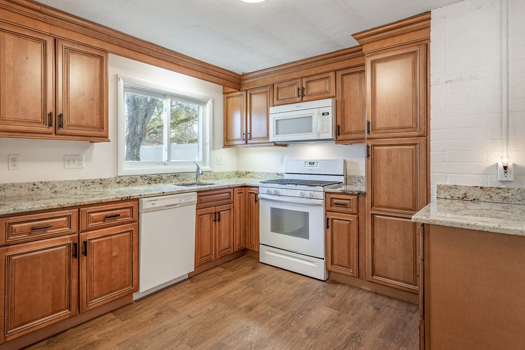 8 Jessie Road Chelmsford, MA 01824 - Photo 11 of 36