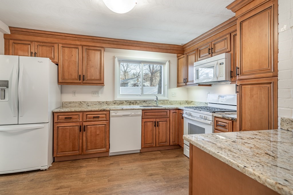 8 Jessie Road Chelmsford, MA 01824 - Photo 9 of 36