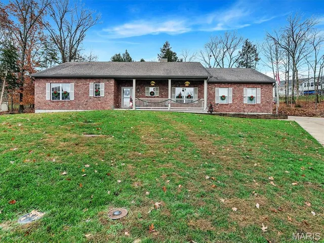 $398,000 | 6 Broken Arrow Court, Byrnes Mill, MO 63025